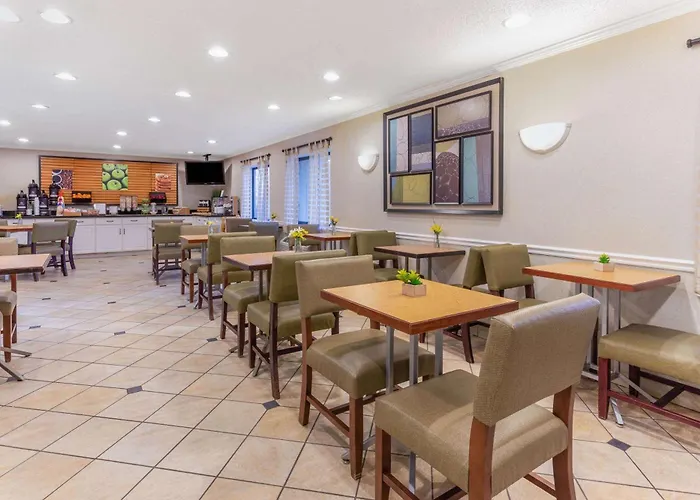 Hotel La Quinta By Wyndham Chicago 3*