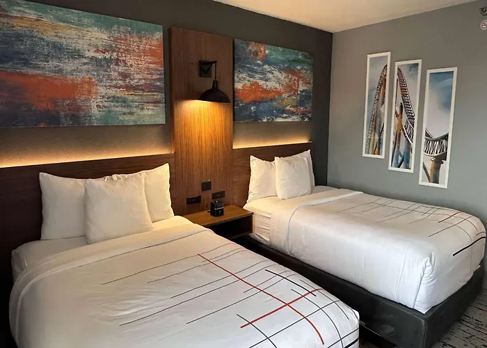 La Quinta By Wyndham Chicago Hotel