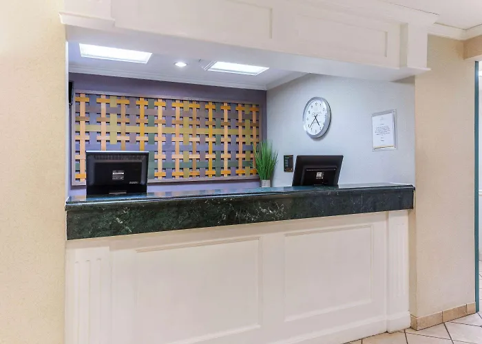 La Quinta By Wyndham Chicago Hotel Gurnee