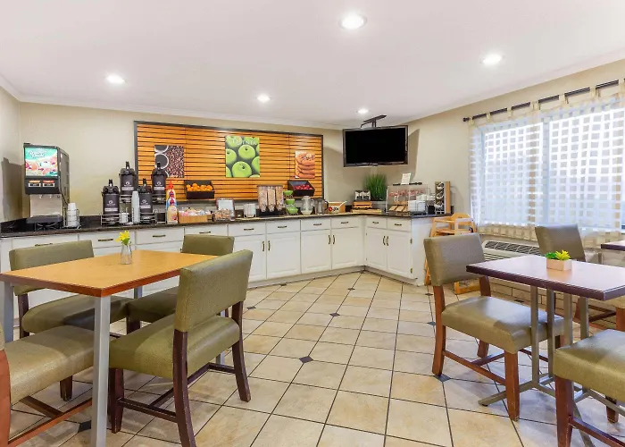 La Quinta By Wyndham Chicago 3*